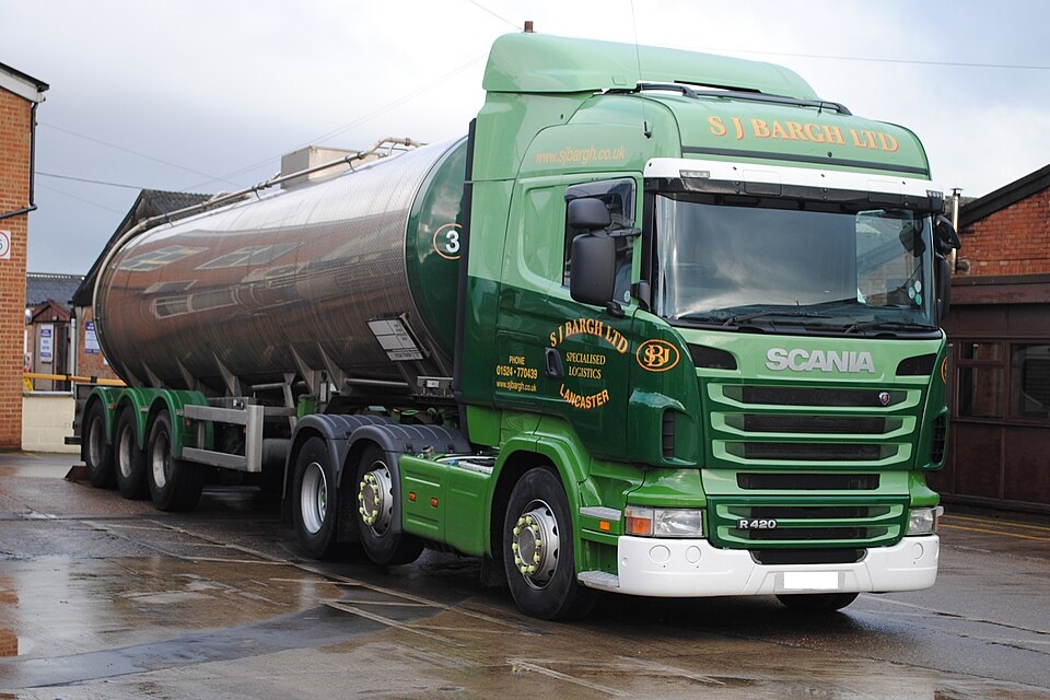 Bassett's lorry in SJ Bargh Group livery following acquisition, 2016